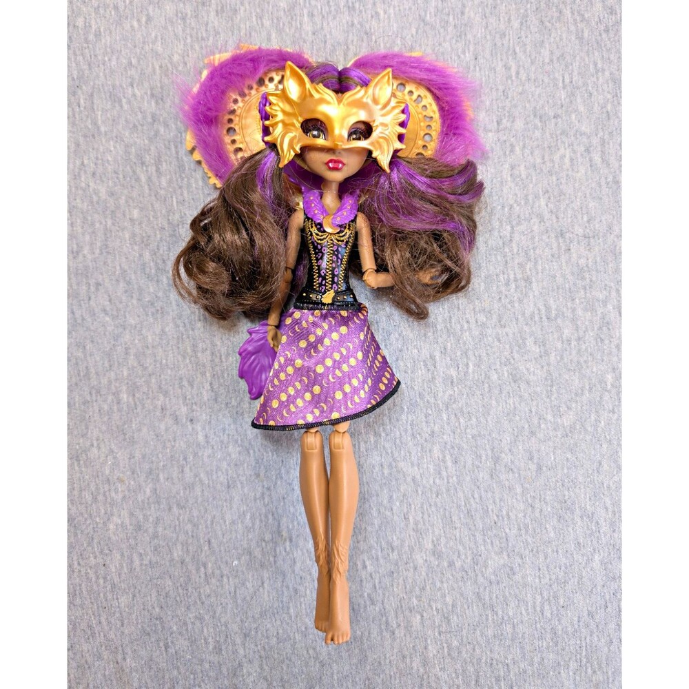 Monster High Ghoul to Wolf Clawdeen Transformation Doll